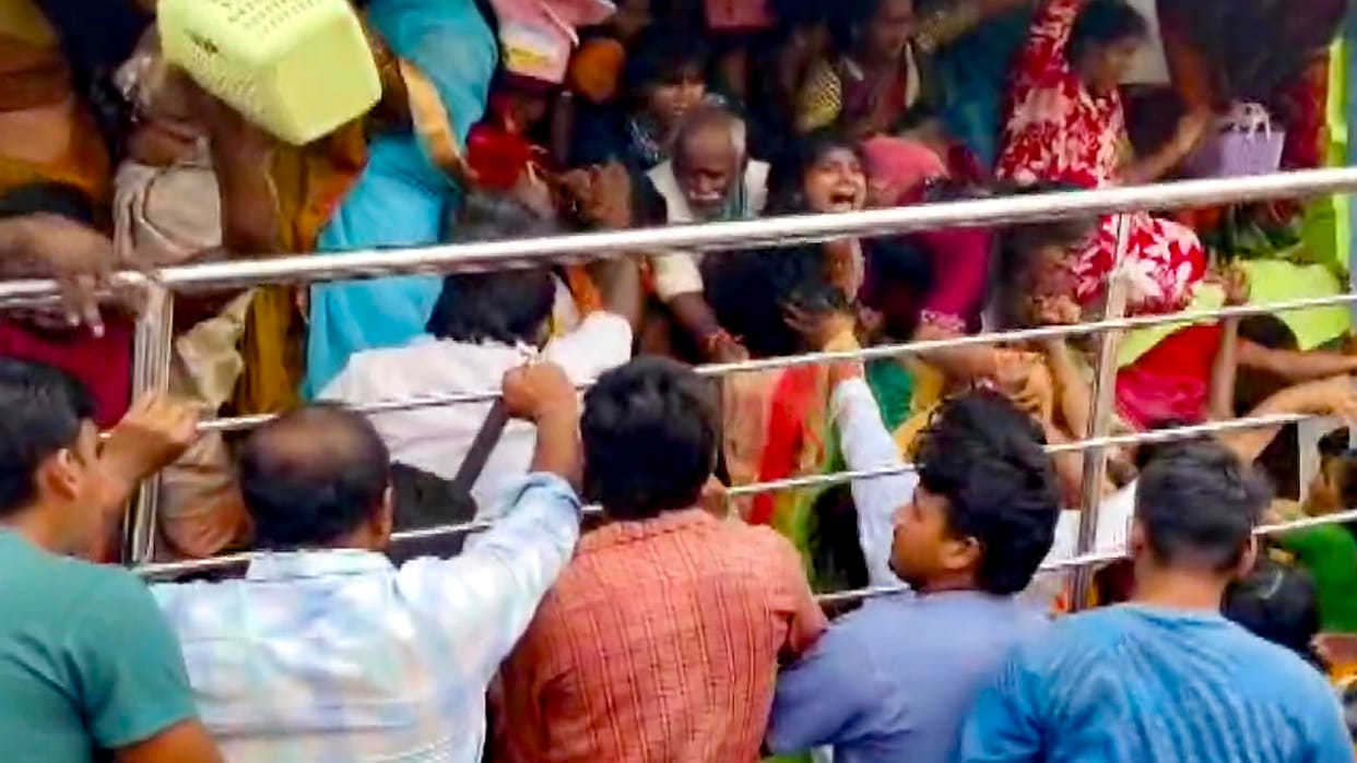 Stampede at Venkateswara swamy temple at Kashibugga in Srikakulam