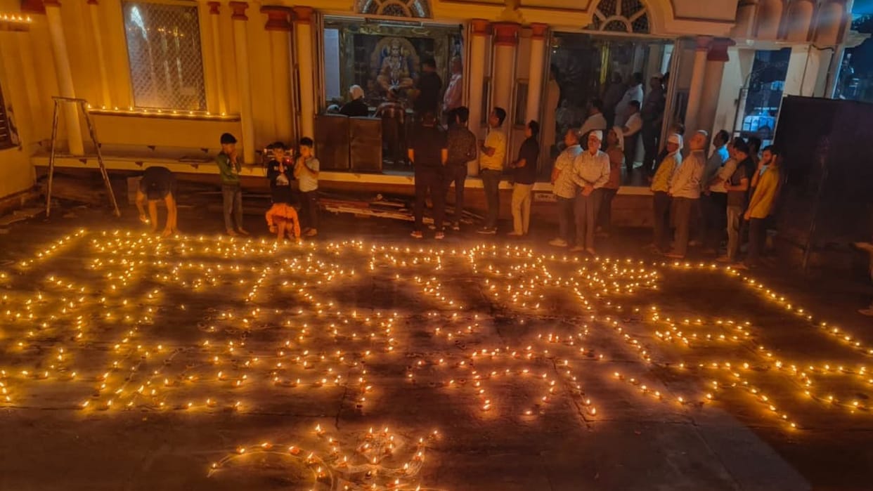 Sant Kanwarram Sahib 5100 lamps lit in Kashi memory of immortal martyr pledge spread message of love and unity