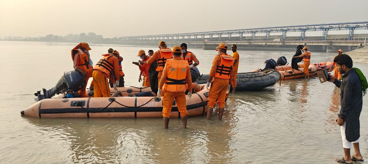 Bahraich boat accident: Chief Minister Yogi's helicopter hovers over the village