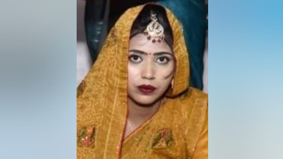 Bareilly Anita murder case Brother-in-law held Anita hands husband slit her throat with a sickle in bareilly