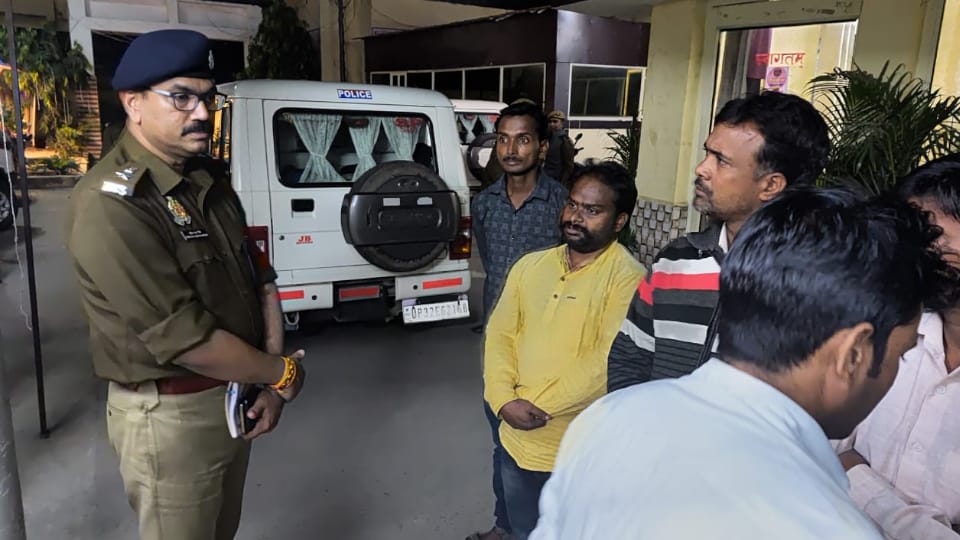 Bareilly Anita murder case Brother-in-law held Anita hands husband slit her throat with a sickle in bareilly