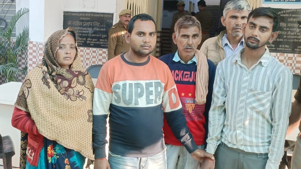 Bareilly Anita murder case Brother-in-law held Anita hands husband slit her throat with a sickle in bareilly