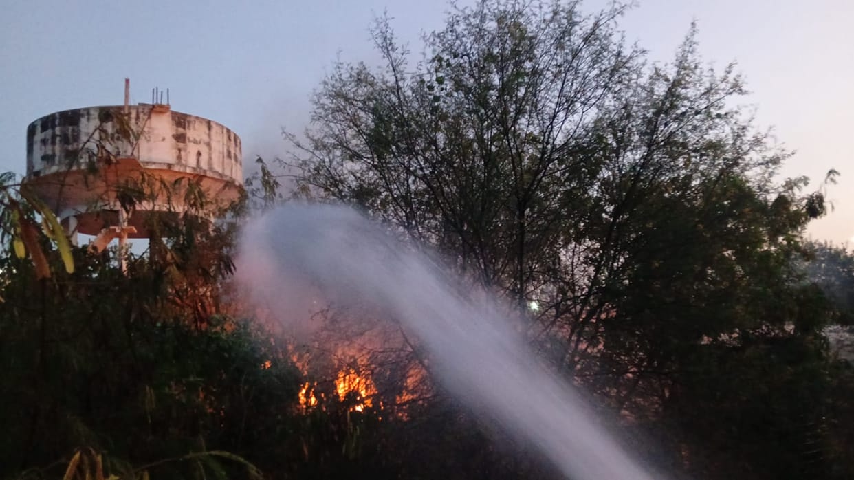 Bhopal News: A massive fire broke out at a biogas plant in Bhopal, causing panic in the area. The flames were