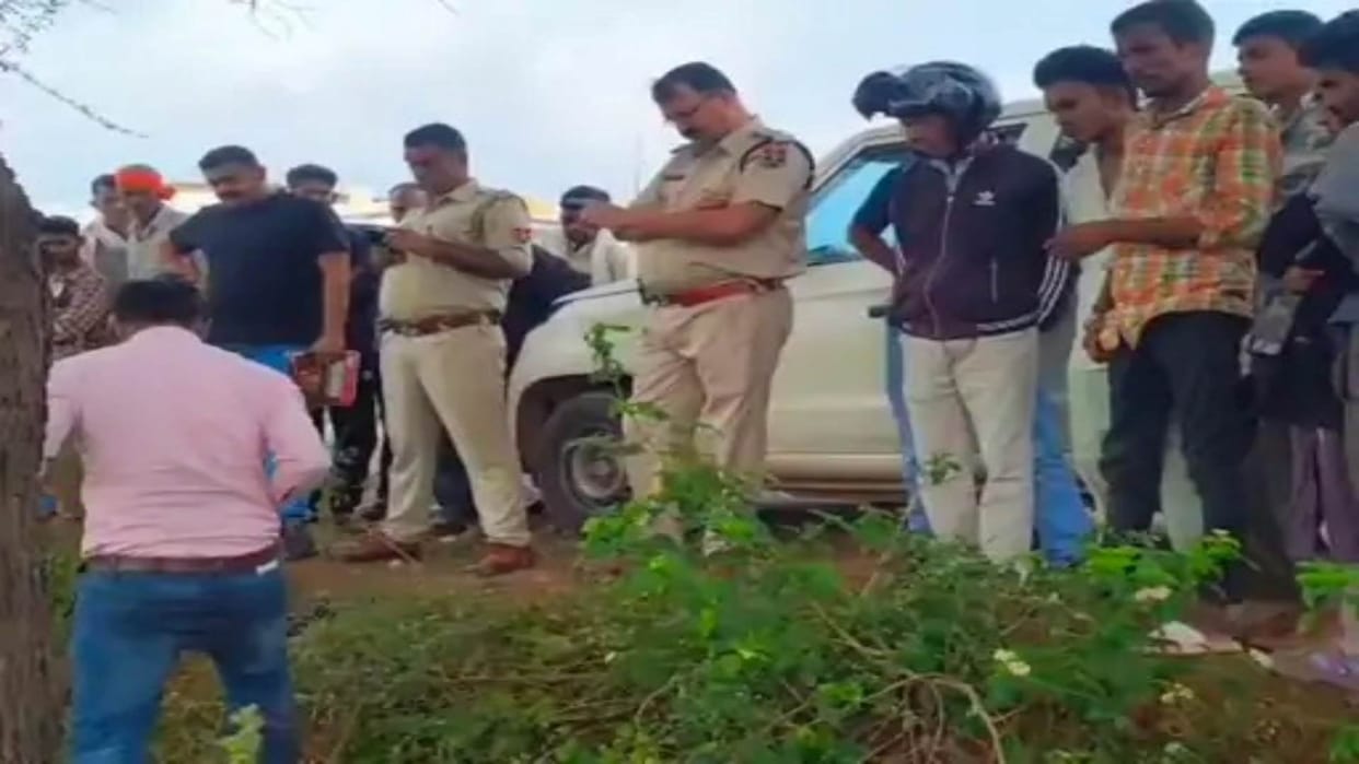 Dungarpur News: Bloody body of history-sheeter found on the roadside, suspicion of murder