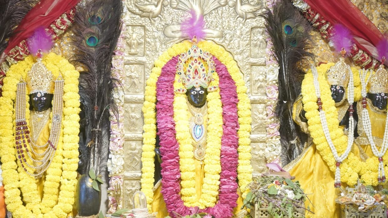 Devutthana Ekadashi Narayana awakened with Vishnu Sahasranaam in Kashi Vishwanath Temple