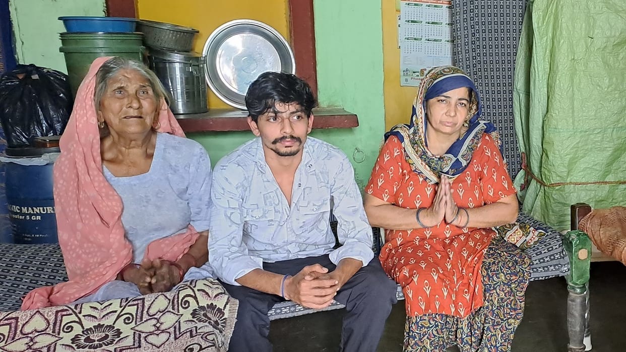 Aman from Madanheri village in Hisar stranded in Russia-Ukraine war family has appealed for his return home