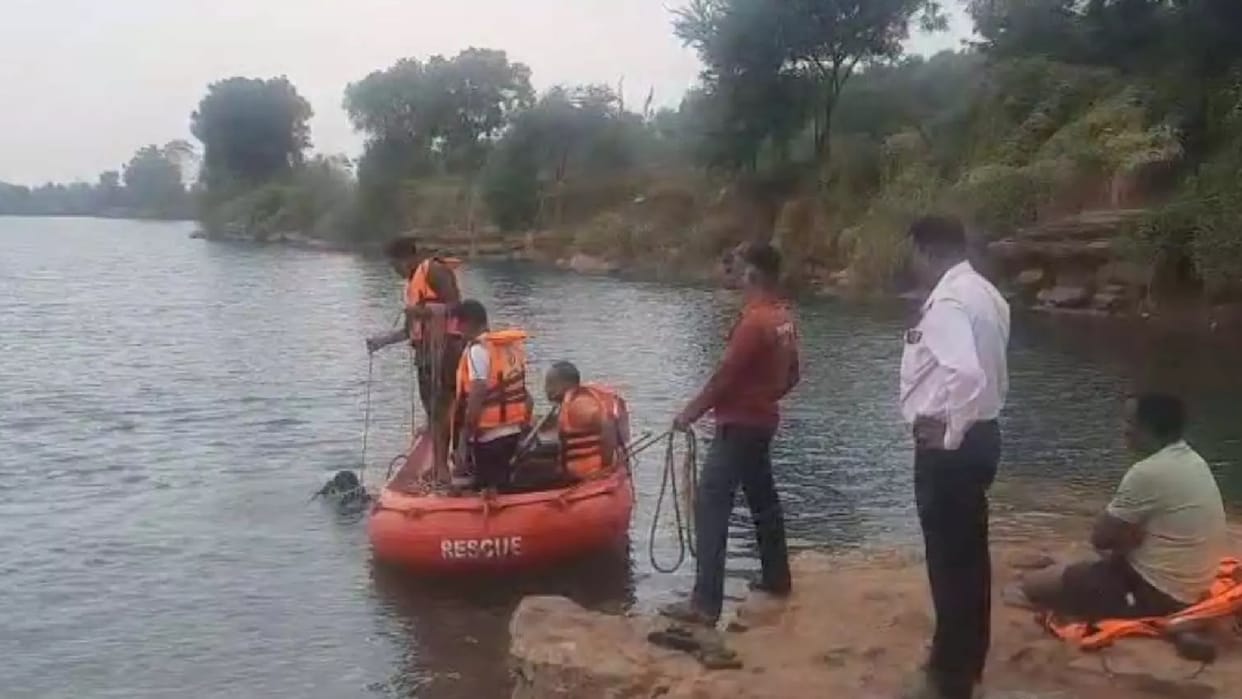 Bodies of two minors who drowned in Blue Water Pond recovered in Raipur