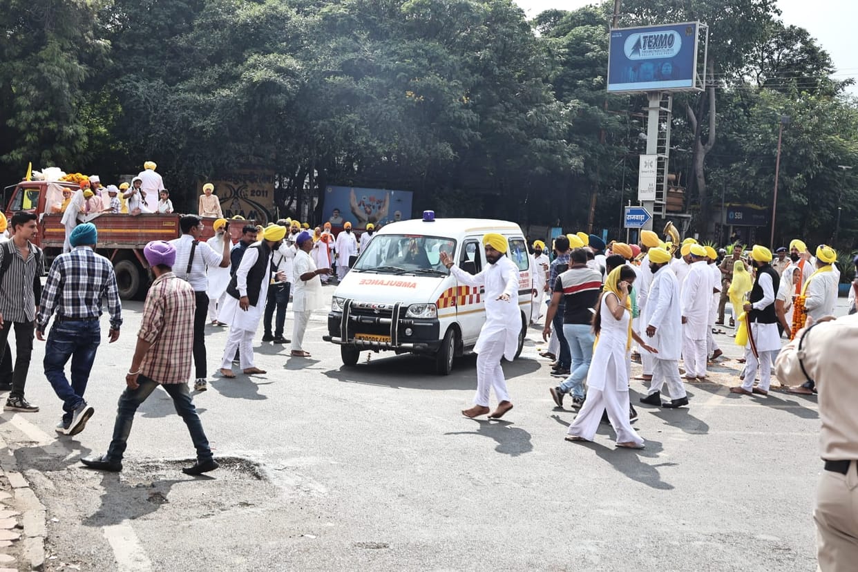 Indore News: Nagar Kirtan took place in Indore, members of the Sikh community gathered, stopped the procession