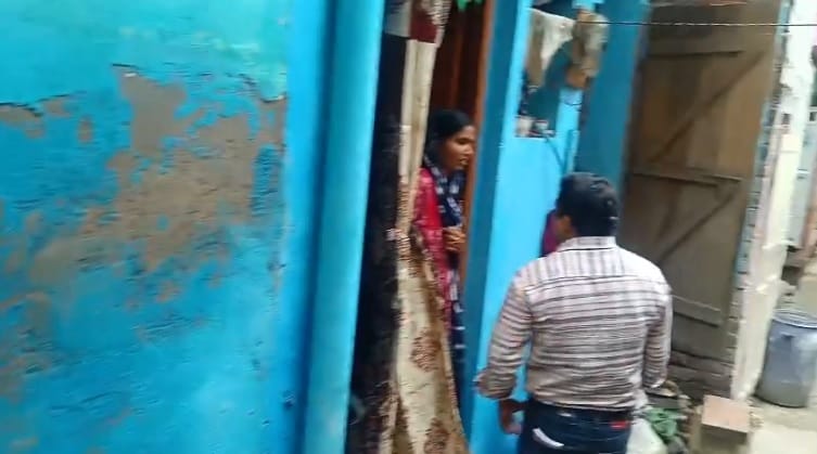 Girlfriend murdered in Kanpur half-naked body found and Body hidden under a bed