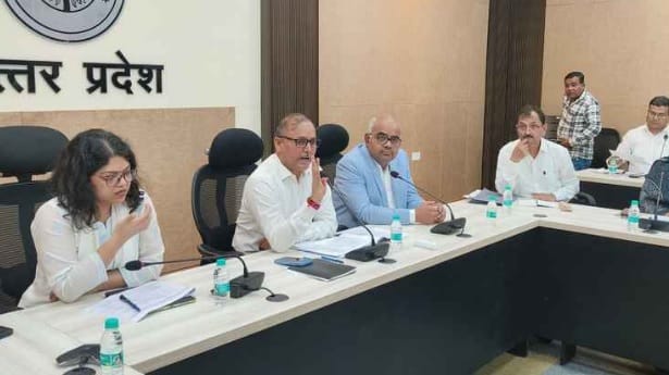 Kanpur 20000 scholarship applications only 94 sent to departments Principal Secretary angry