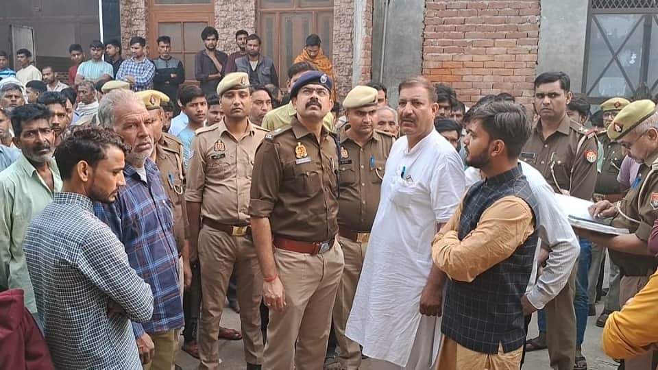 Meerut: A young man was killed by two bullets in the chest, his body was found lying in the forest