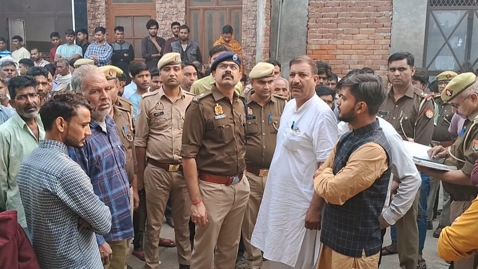 Meerut: A young man was killed by two bullets in the chest, his body was found lying in the forest