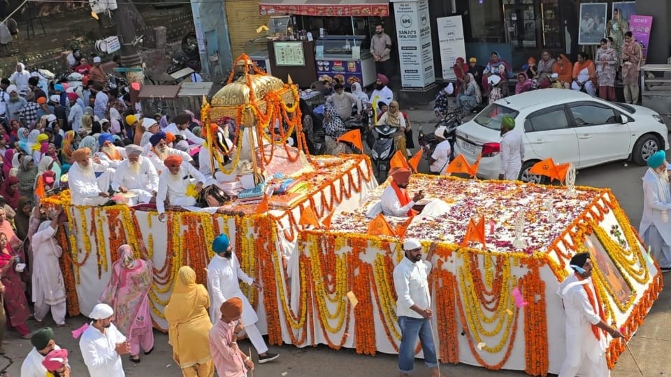 Nagar Kirtan was organised in Abohar on the occasion of the birth anniversary of Shri Guru Nanak Dev Ji