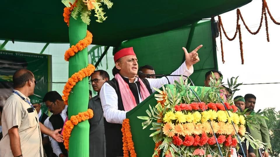 Bihar elections: Akhilesh Yadav lashed out at the BJP at a public meeting in Hussainganj Siwan