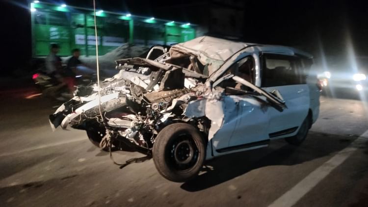 Barabanki: Horrific Road Accident On Deva-fatehpur Road, Truck And Ertiga Collide Head-on; Four Killed – Amar Ujala Hindi News Live