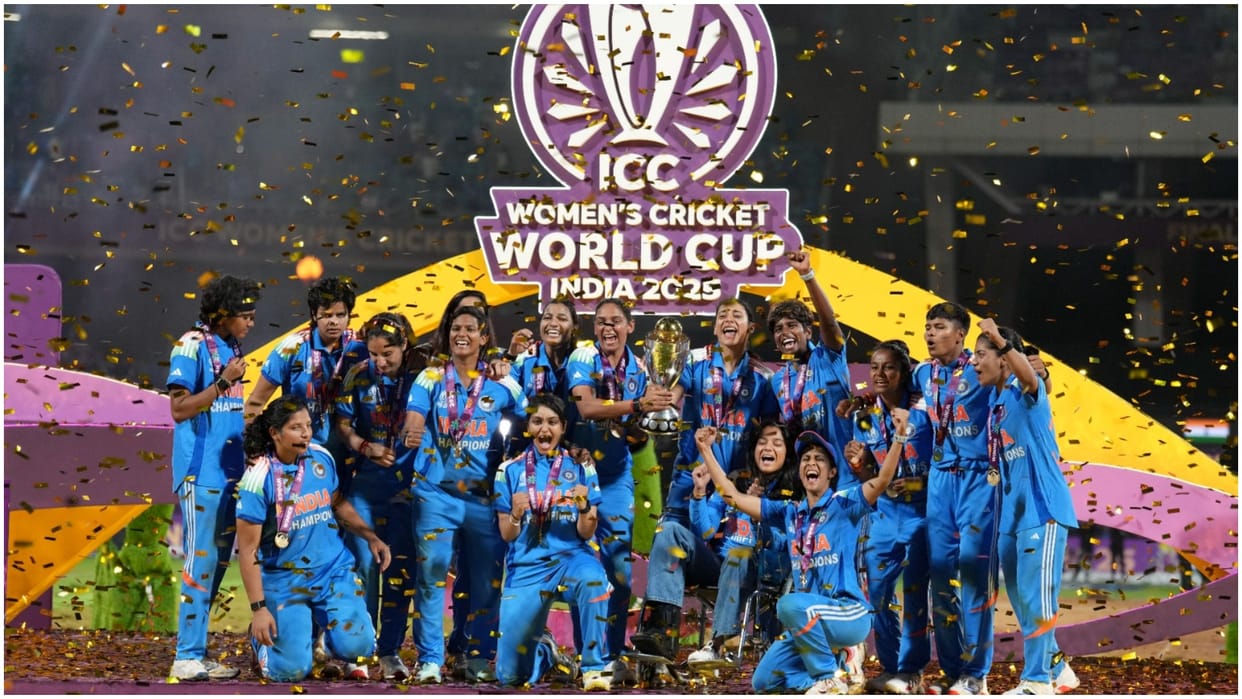 People burst firecrackers in Korba to celebrate victory of Indian women team