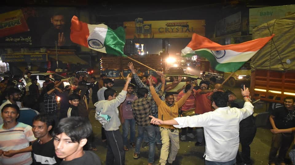 Meerut: People took to the streets carrying the tricolor, this is how celebrated becoming world champions