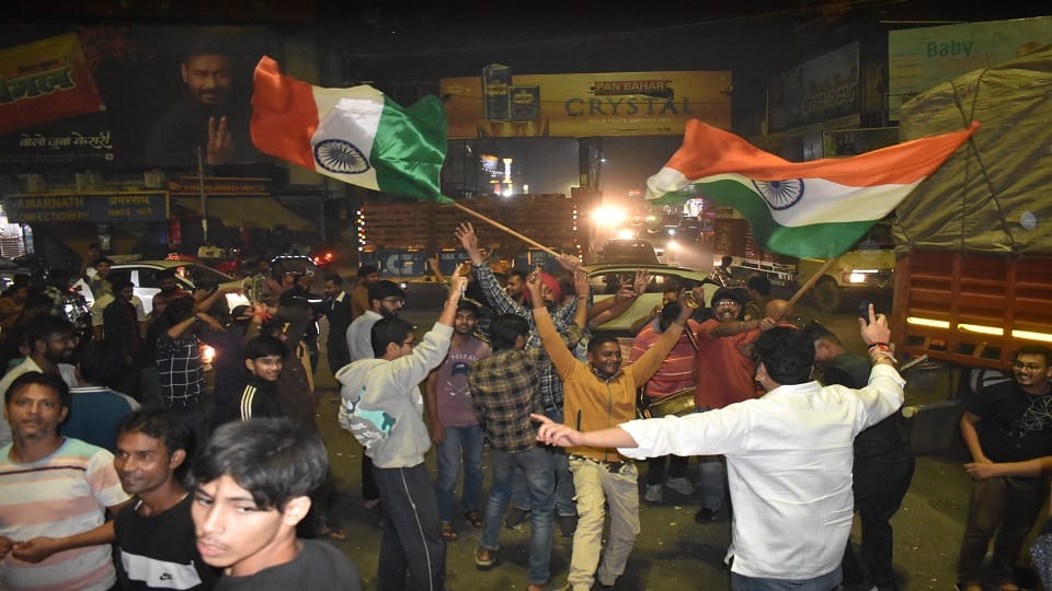 Meerut: People took to the streets carrying the tricolor, this is how celebrated becoming world champions