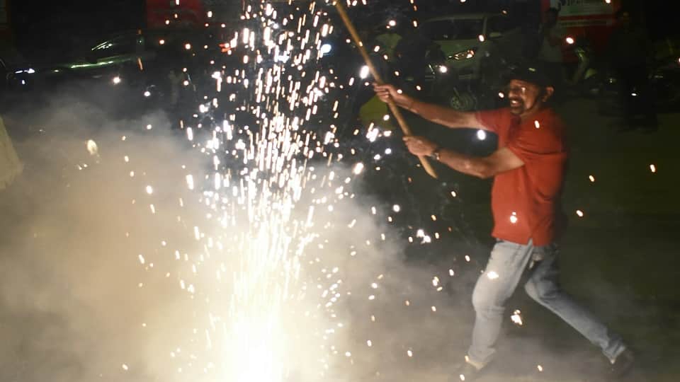 Meerut: People took to the streets carrying the tricolor, this is how celebrated becoming world champions