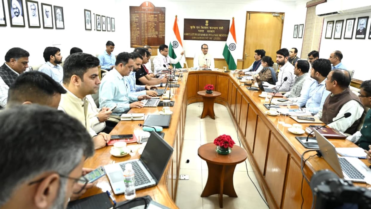 PMFBY: How are farmers receiving their Re 1 claims? Agriculture Minister reprimanded officials