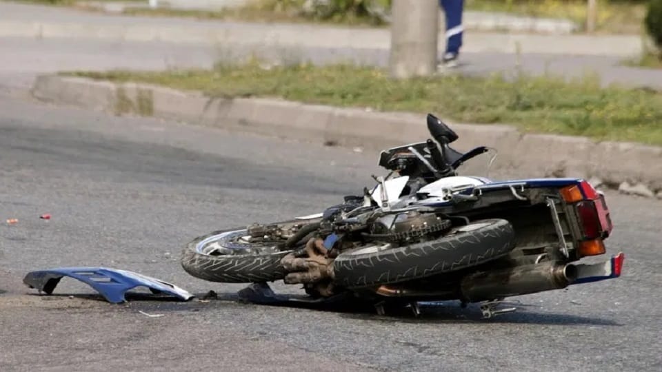 Mini truck collides with bike in Garhmukteshwar youth dies