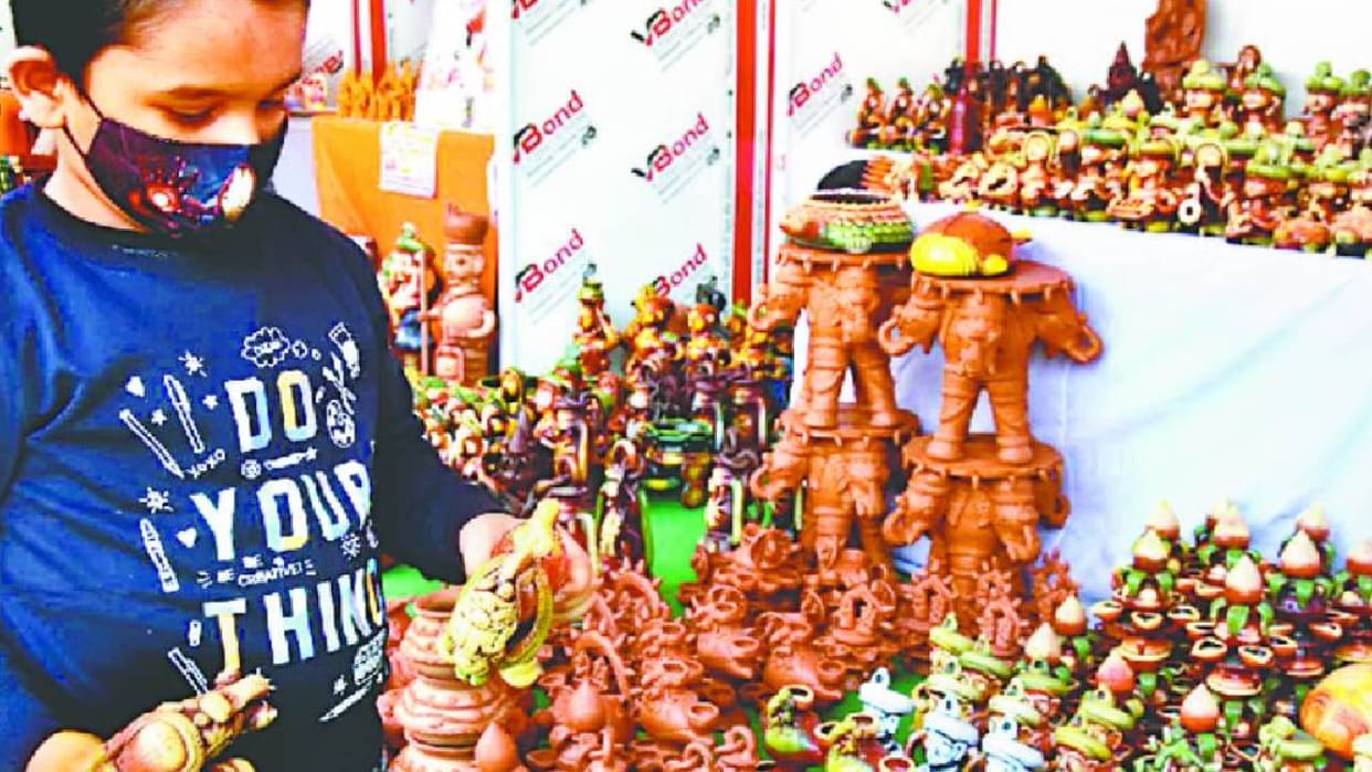 UP: Sales at clay art fairs set a record, surpassing 4.20 crore; buyer participation surges