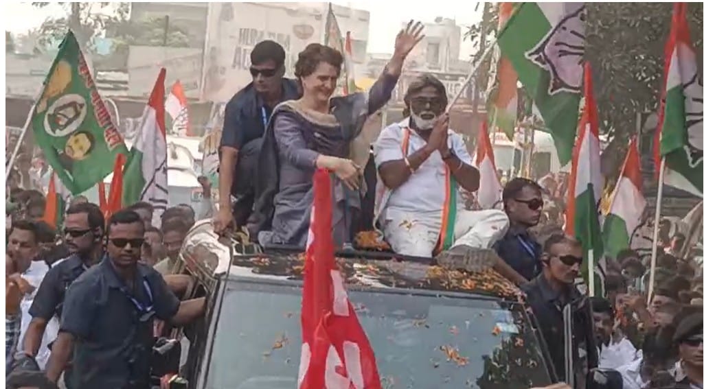 Bihar Election: Congress MP Priyanka Gandhi holds a roadshow in Samastipur news in hindi