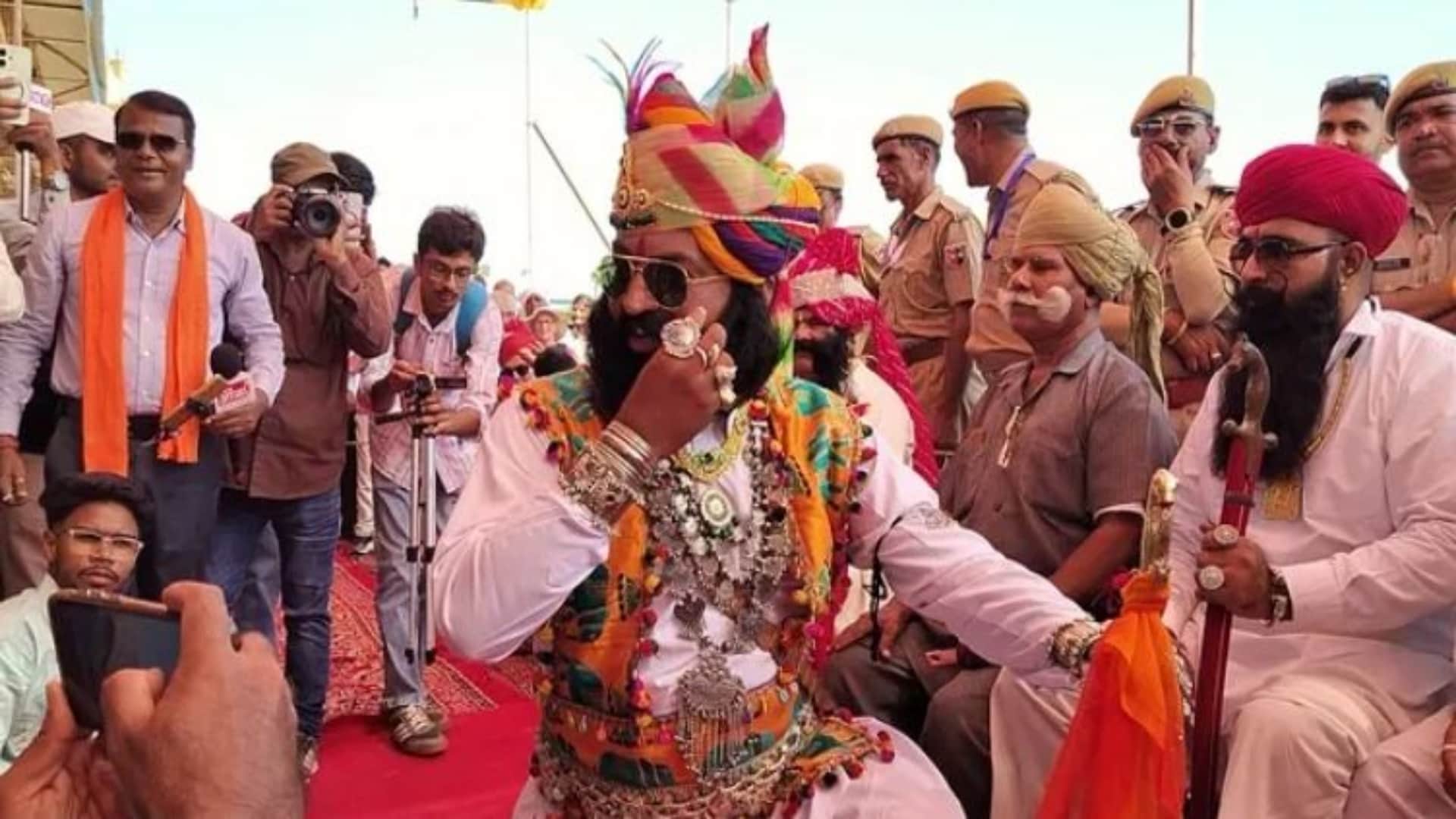 Pushkar Fair 2025: Foreign Tourists Tying Safa Crowd Rajput Moustache Pride on Full Display