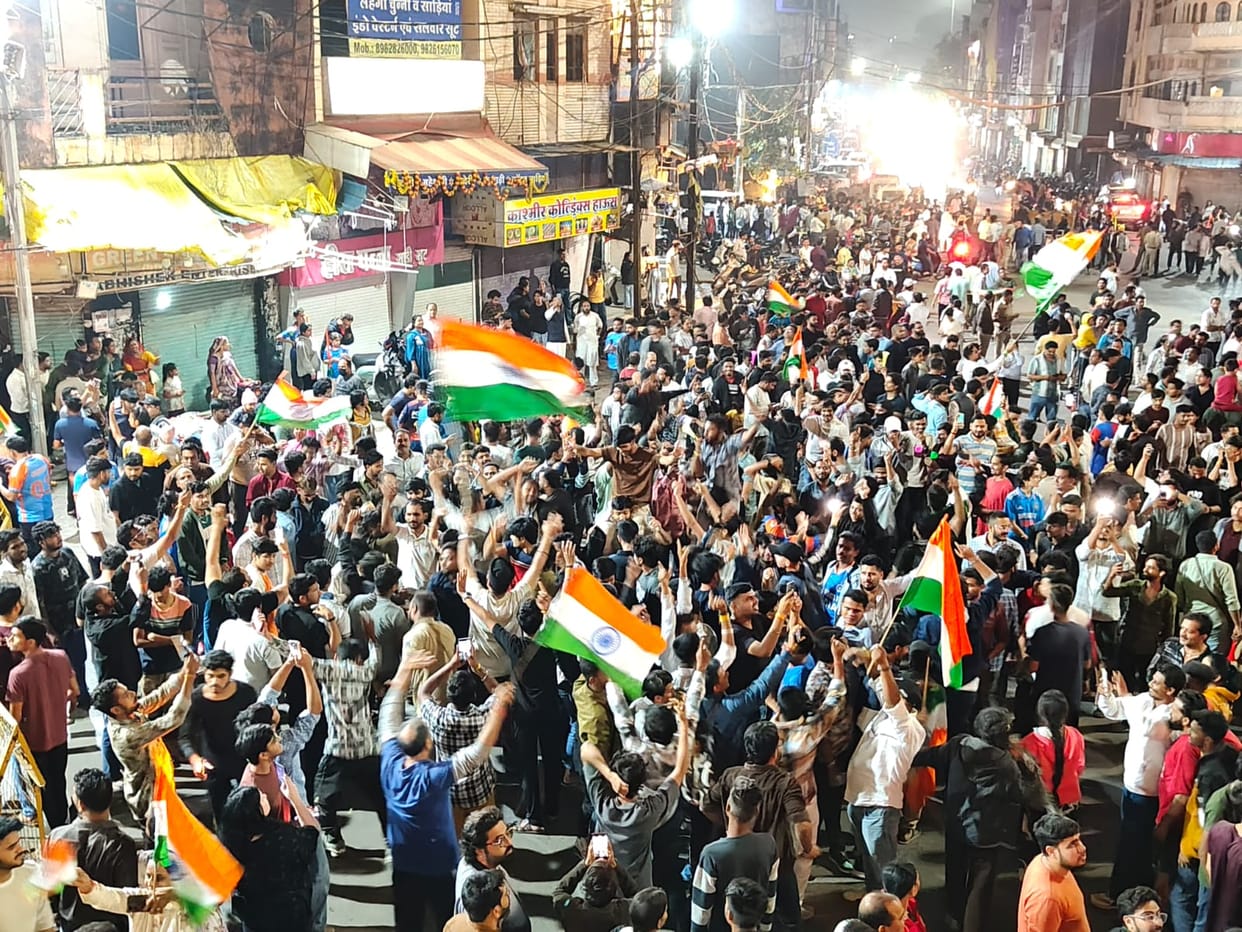 Indore News: India's victory celebrated at Indore's Rajwada, cricket lovers celebrated Diwali