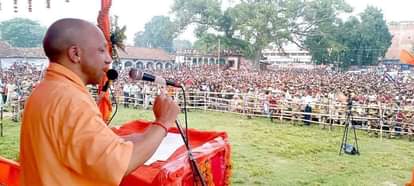 UP: Akhilesh and Keshav Maurya were seen joking together, a photo went viral; they were seen together at Patna
