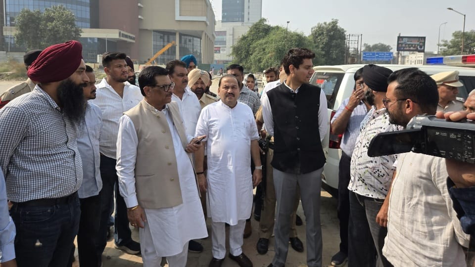 MLA Senior Deputy Mayor and Commissioner visited the static compactor site