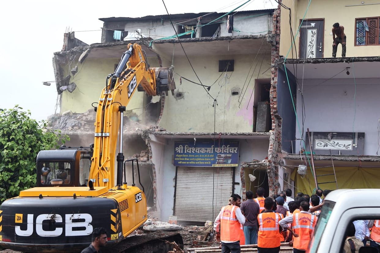 Indore News: 11 constructions falling under the purview of the road were demolished, clearing the way for the
