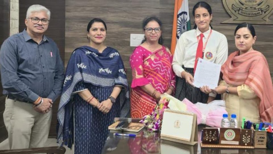 Pathankot girl Vanya go to Japan selected for YFU 2026