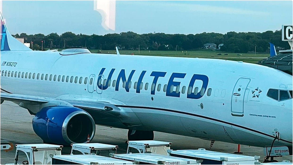 US Shutdown shortage of air traffic controllers amid government shutdown has caused flight delays in America
