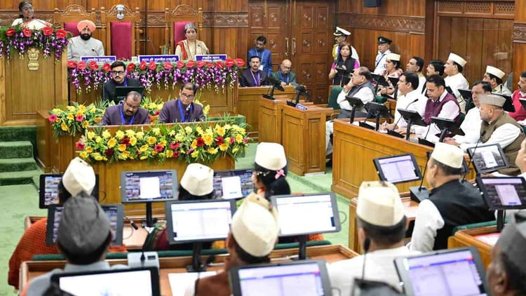 उत्तराखंड रजत जयंती: सदन में छाई पहाड़ी टोपी, पिछौड़ा और नथ, राष्ट्रपति के संबोधन से यादगार बना दिन, तस्वीरें