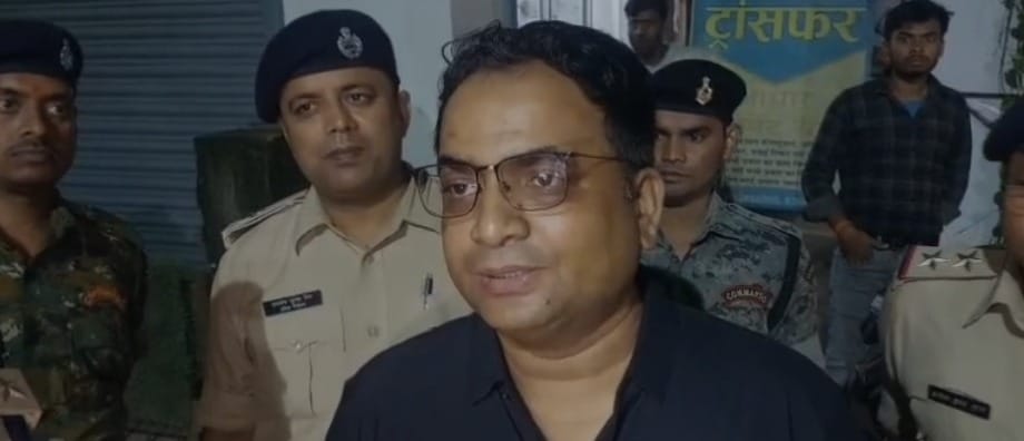 36 lakh cash seized from two cyber cafes in Forbesganj under Araria district.