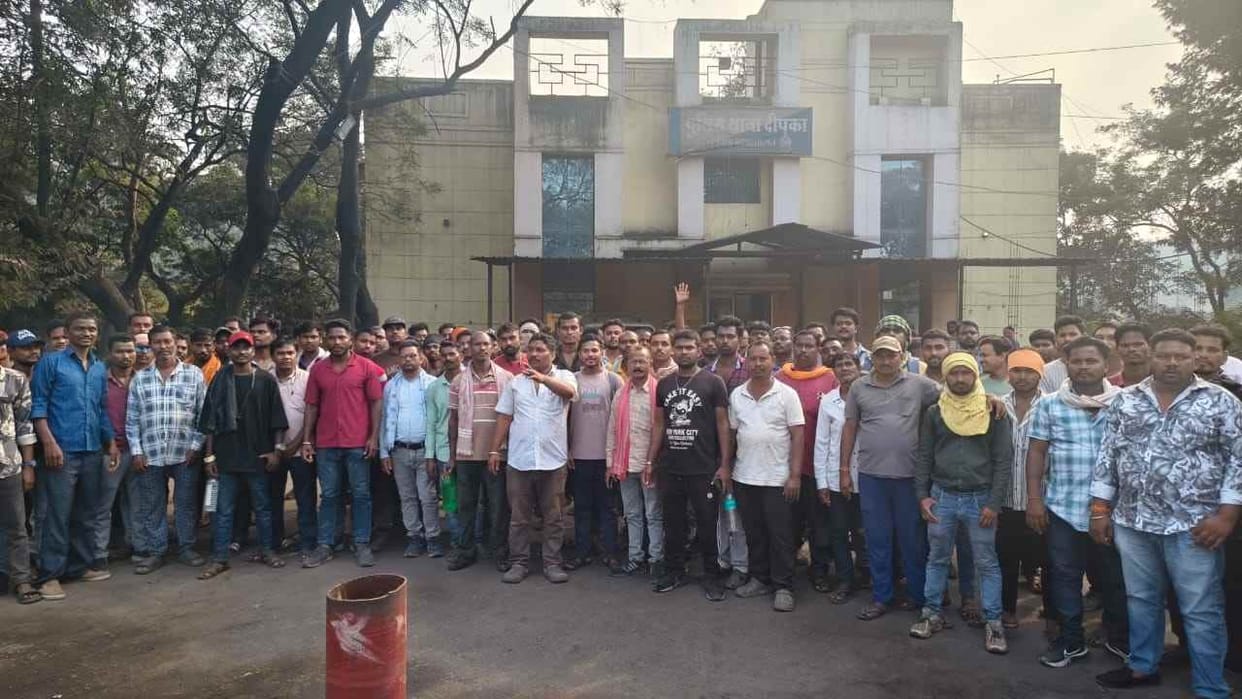 SECL land oustees launch protest against interference by outsiders
