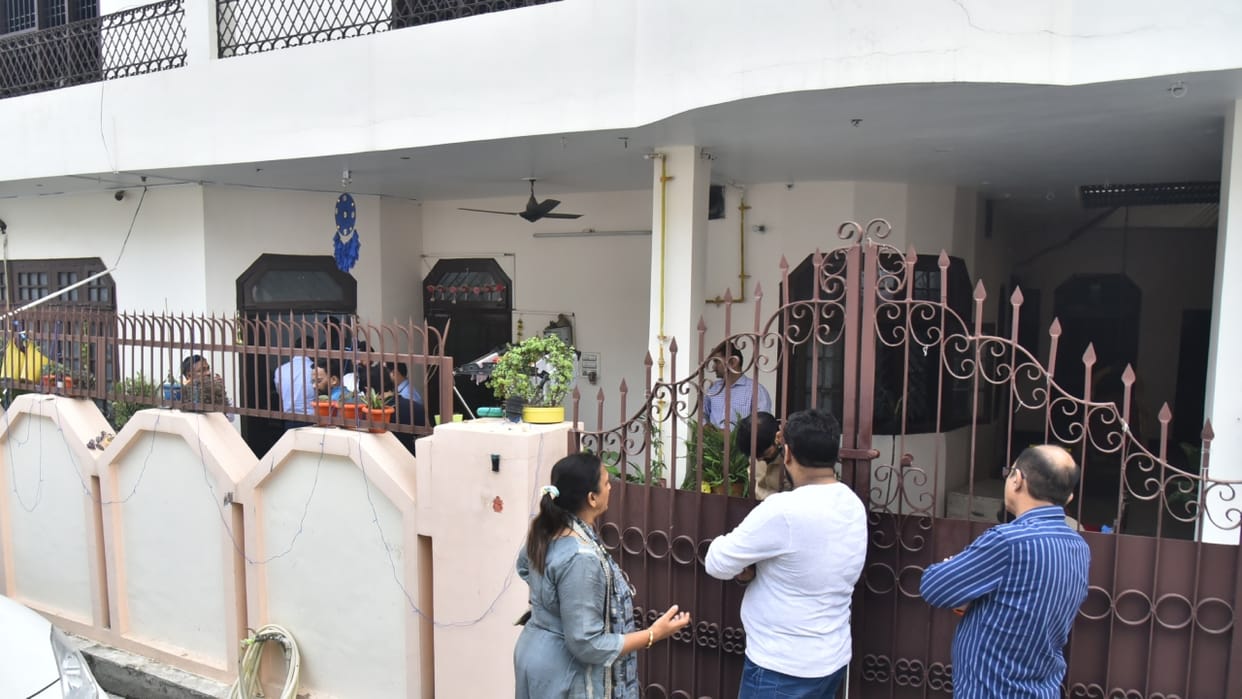 Central GST raid on businessman house and cash worth Rs 5 crore recovered in Bareilly