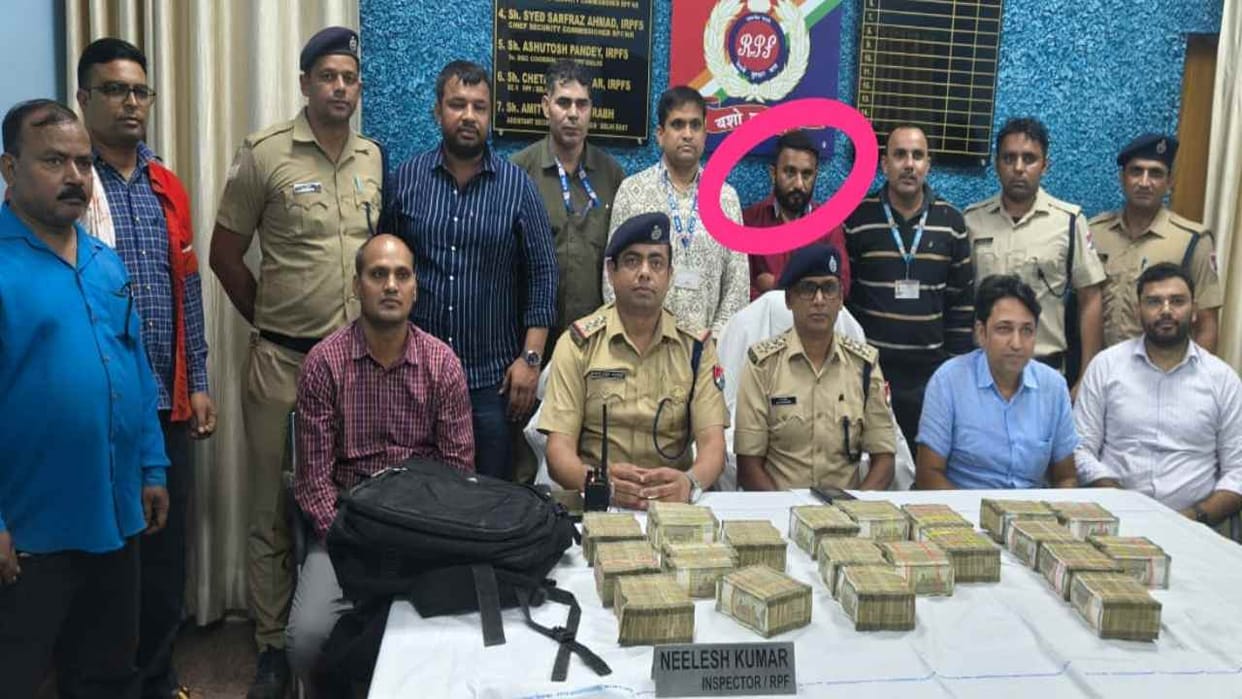 RPF arrests suspect with 1 crore rs in cash at Old Delhi Railway Station