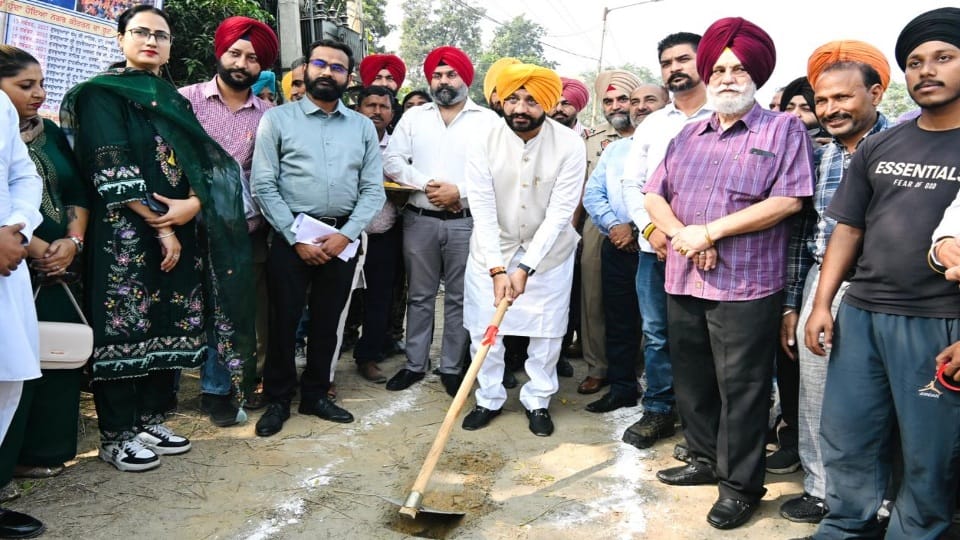 Minister Tarunpreet Singh Saund inaugurated sewerage pipeline work in Khanna