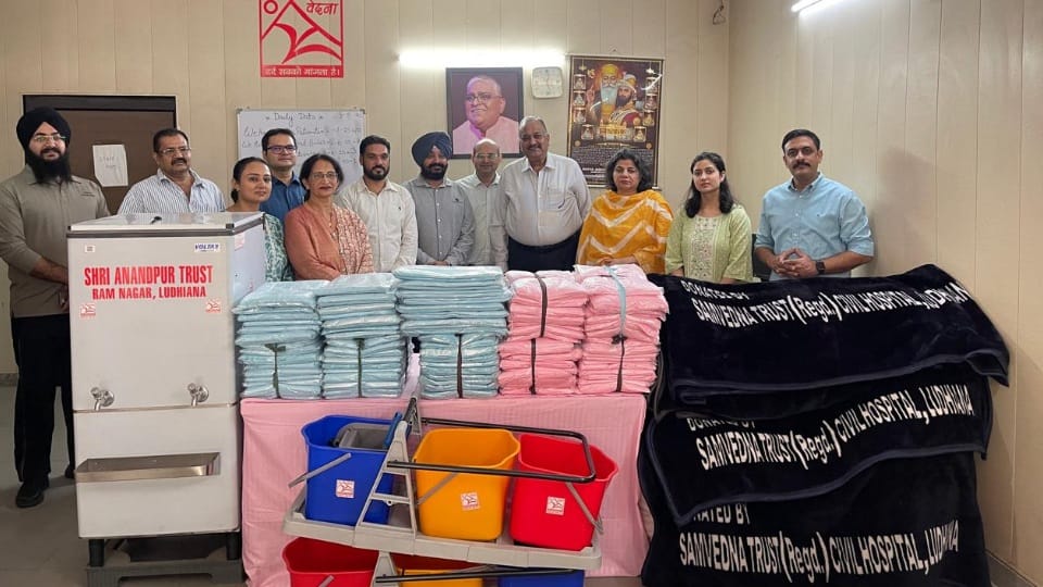 Sanvedana Trust donated 1000 blankets 1500 sheets and 10 sweeper trolleys to Ludhiana Health Department