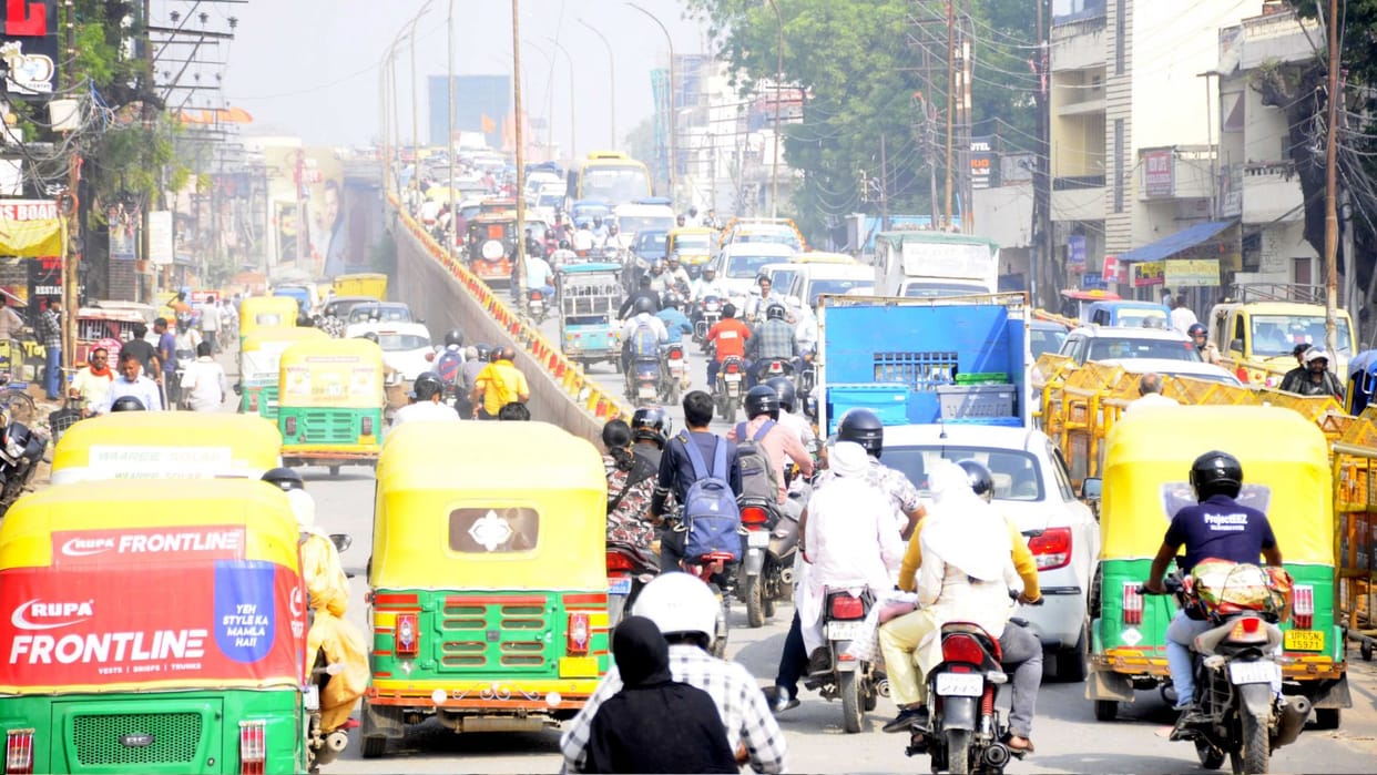 Dev Deepawali 2025 E-rickshaw and auto fares double in Varanasi