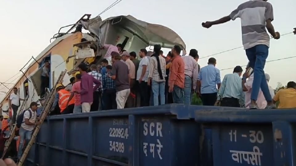 Bilaspur Train Accident Sanjay Vishwakarma, an eyewitness to the train accident, said he saw the bodies