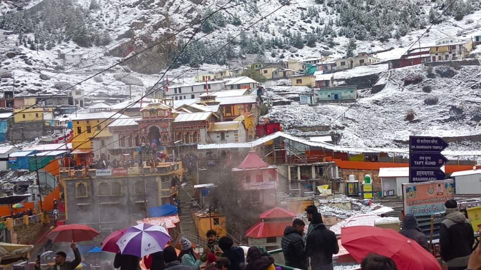 Uttarakhand Weather Snowfall in Badrinath Kedarnath Dham white blanket spread all around cold increased Photos