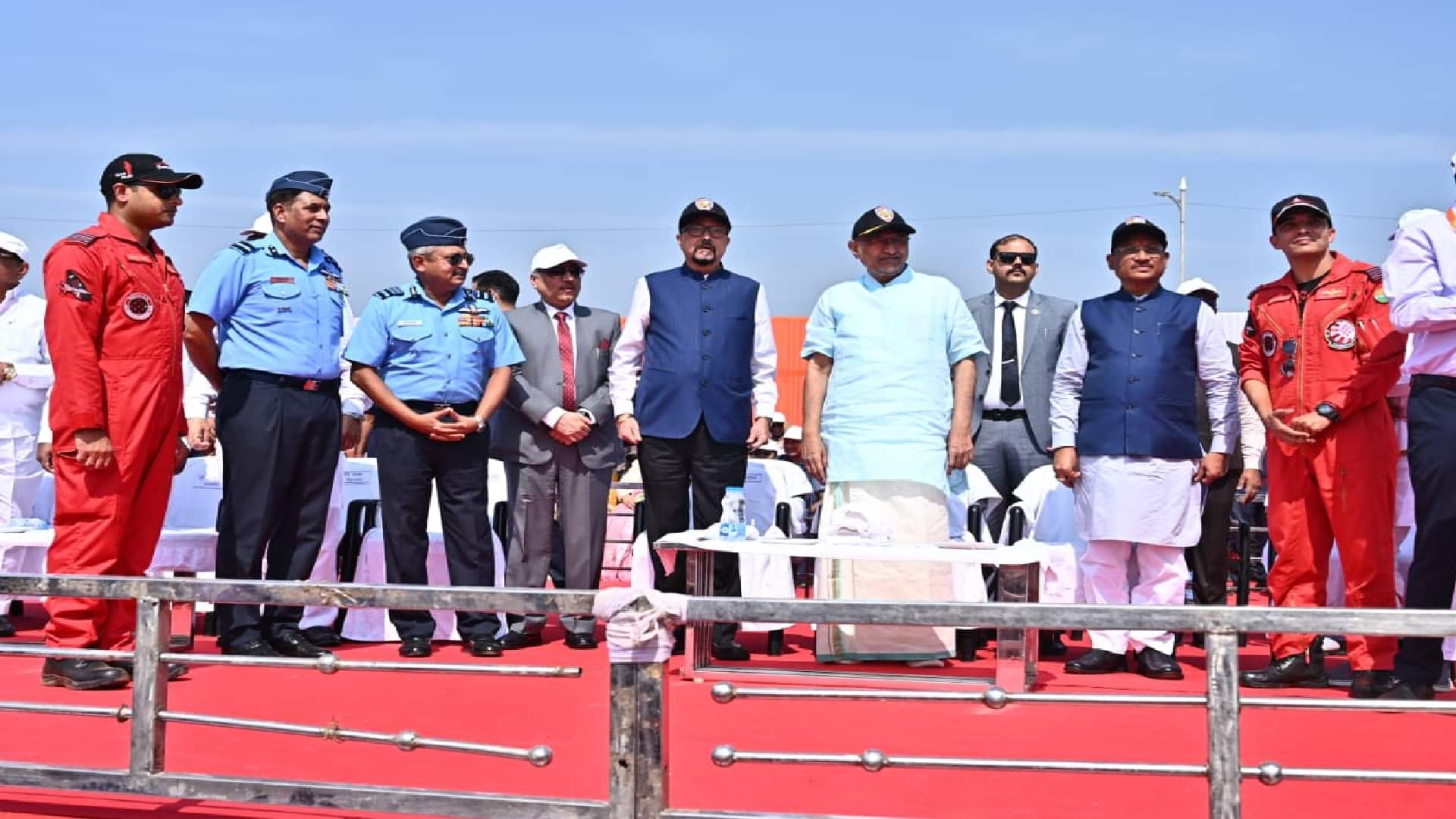 Indian air force suryakiran aerobatic show in new Raipur on Rajyotsav, Jai Johar echoed in the sky