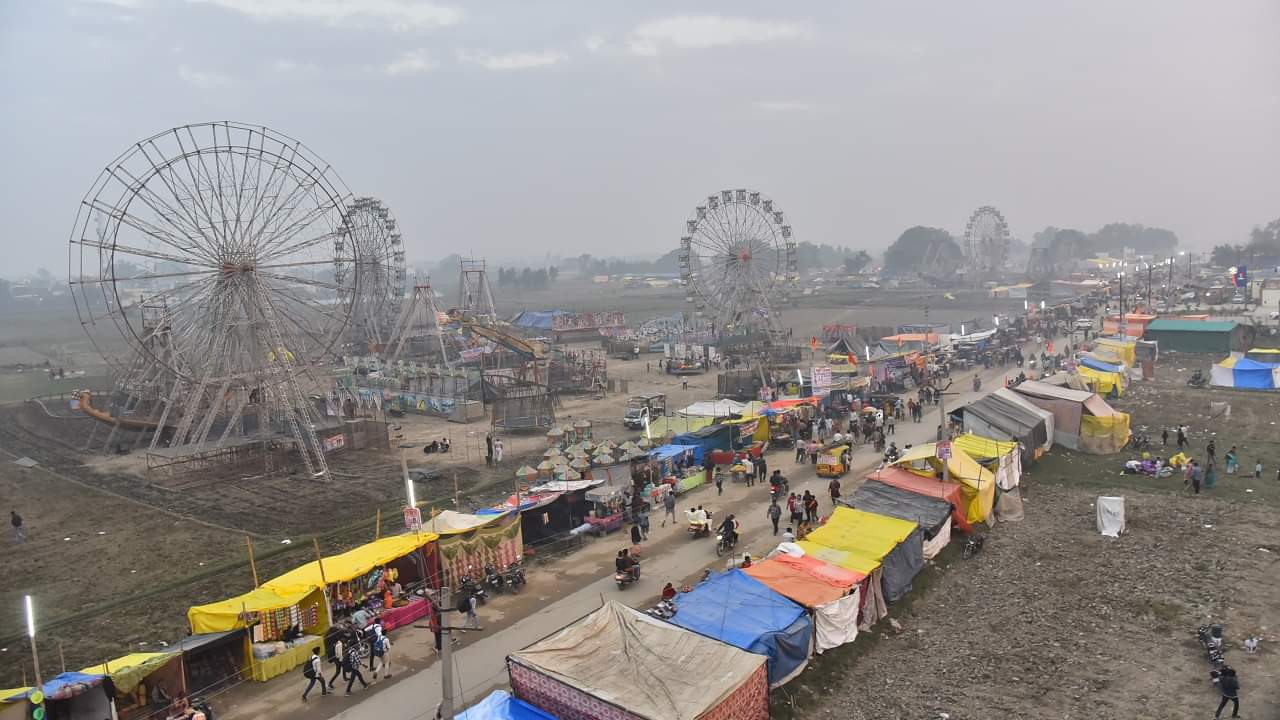 devotees gathered at the Ramganga Ghat in Bareilly on Kartik Purnima