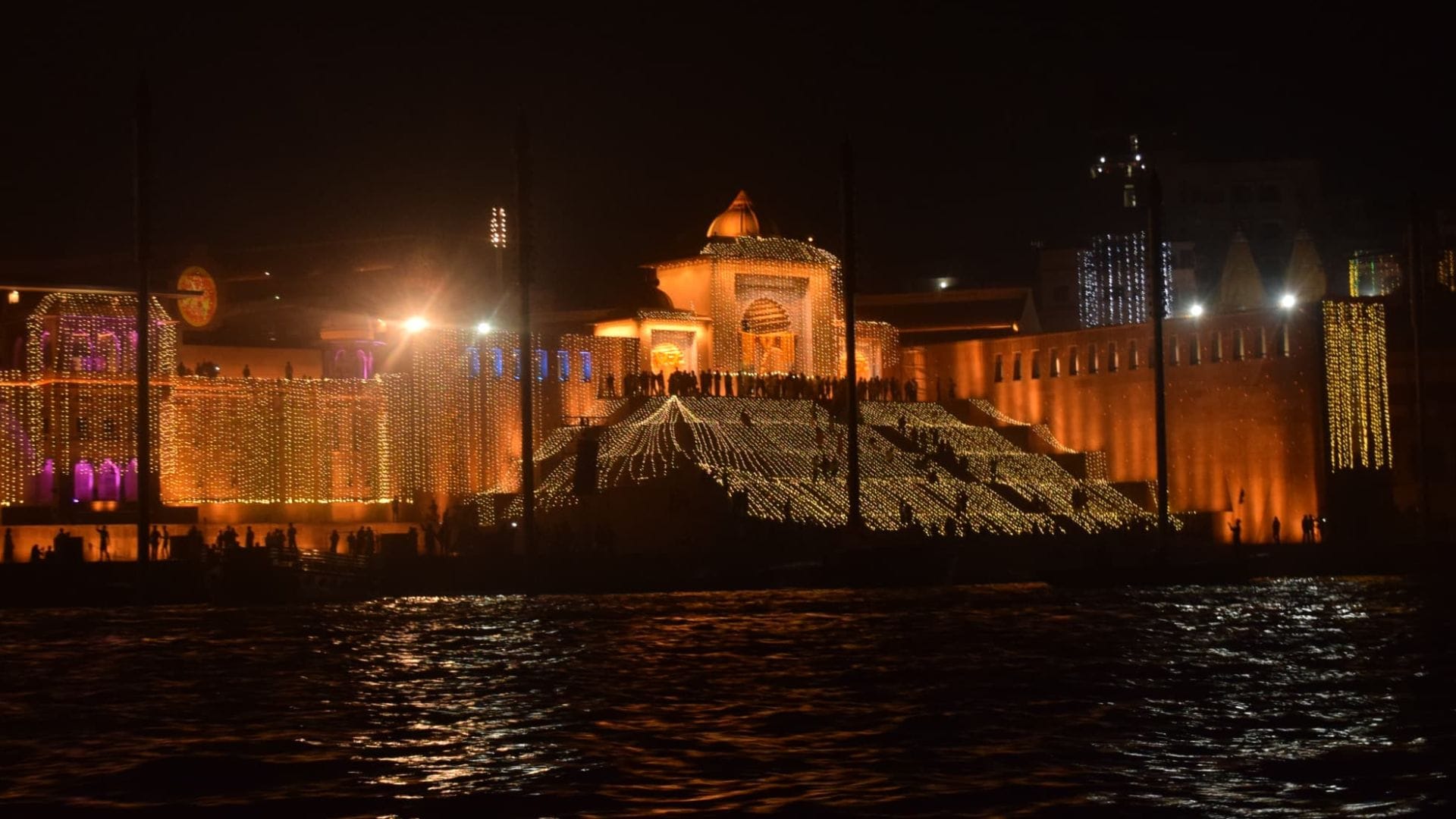 Dev Deepawali in Kashi 84 ghats 96 ponds and lakes will be illuminated with glow of 25 lakh lamps in varanasi