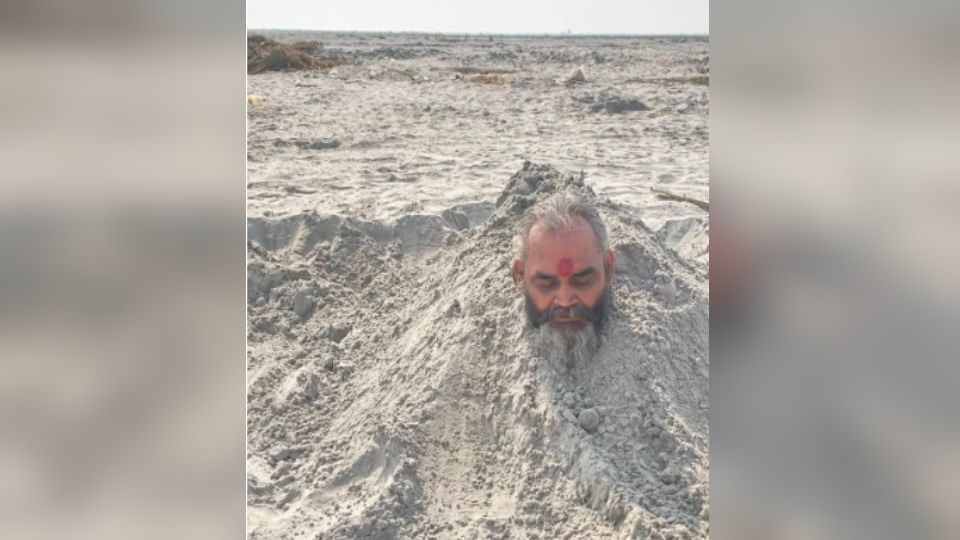 Amazing penance in the sands of the Ganges: Acharya remained buried up to his neck in sand, praying for public