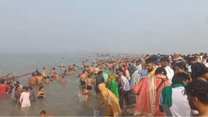 Bijnor: A wave of faith surged at the Kartik Purnima Ganga fair, with 10 lakh devotees taking a dip and cheers