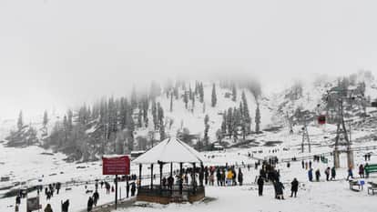 Weather: Cold wave grips most parts of the country,cold intensifies in the plains, including Delhi.